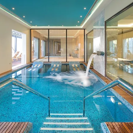 Pine Cliffs Gardens 阿尔布费拉