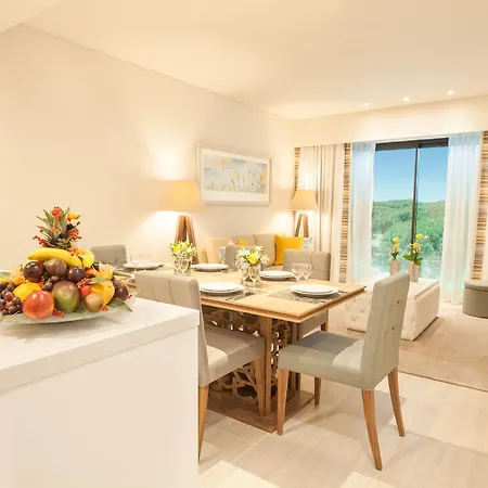Pine Cliffs Gardens 5* אלבופיירה