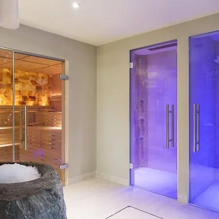 Pine Cliffs Gardens فندق 5*