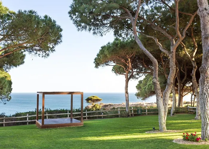 Pine Cliffs Gardens Hotell