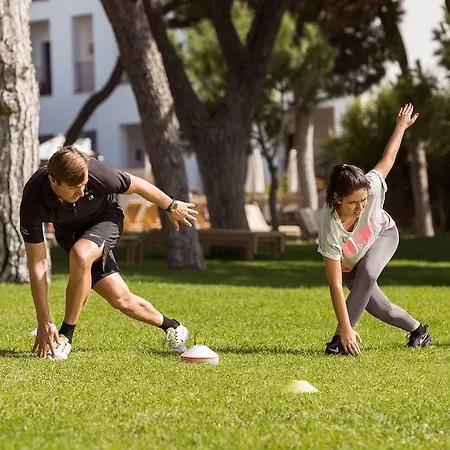 Pine Cliffs Gardens מלון אלבופיירה