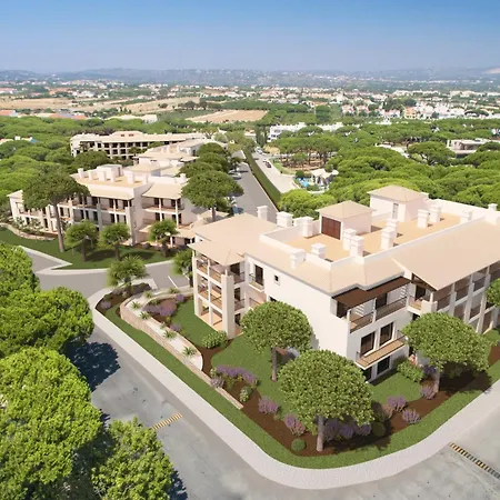 Pine Cliffs Gardens מלון