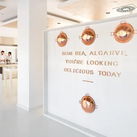 מלון Pine Cliffs Gardens