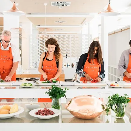 Pine Cliffs Gardens מלון אלבופיירה