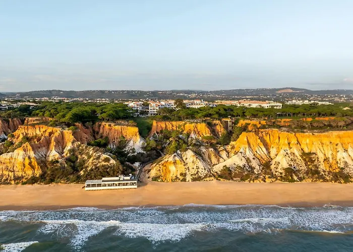 Pine Cliffs Gardens Szálloda